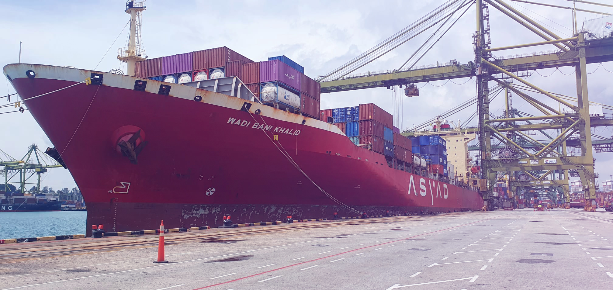 Asyad Group Executes a precise packing operation of 33-ton aircraft structure